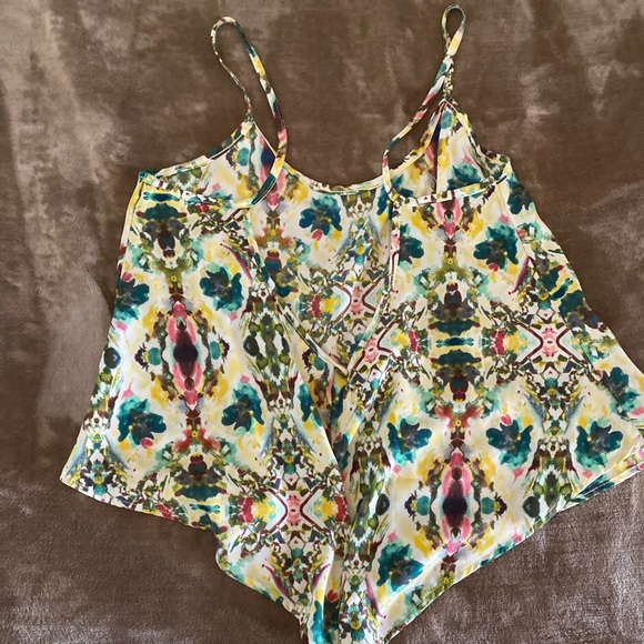 Top - Picture 2 of 4